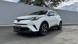 SUV или внедорожник Toyota C-HR 2017 года, 2200000 рублей, Чита