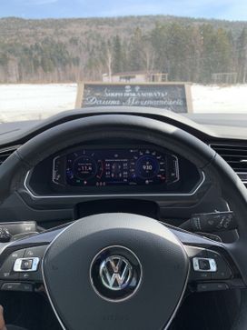 SUV   Volkswagen Tiguan 2020 , 2800000 , 