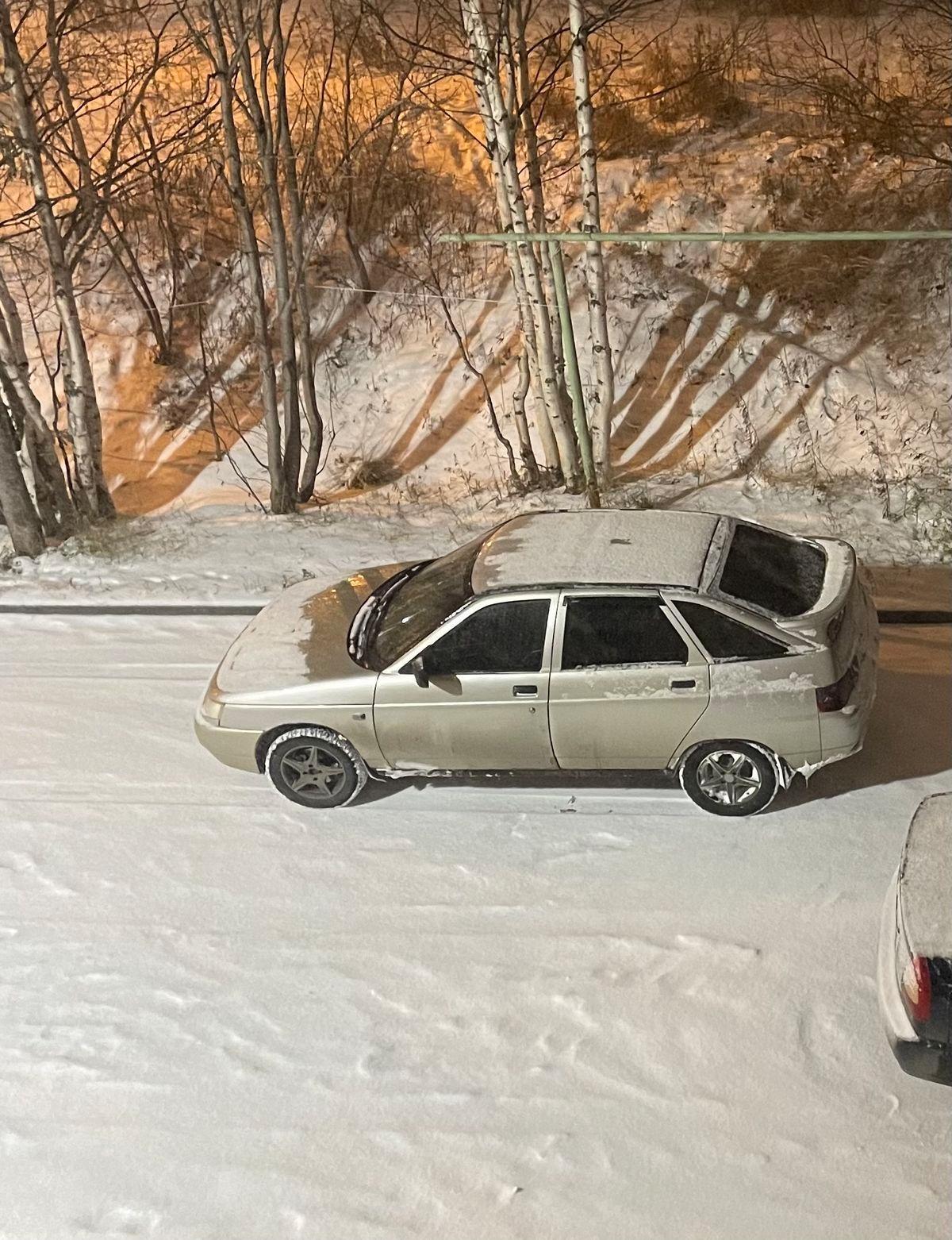 Купить ВАЗ 2112 2004 год в Лабытнанги, Автомобиль северный не гнилая, стоит  не плохая музыка, новое сцепление, хэтчбек 5 дв., 1.5 MT Базовая 5-дв.  2112, пробег 182тыс.км