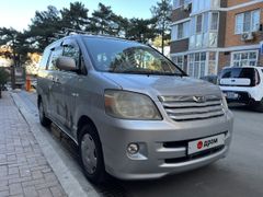Минивэн или однообъемник Toyota Noah 2003 года, 1250000 рублей, Краснодар