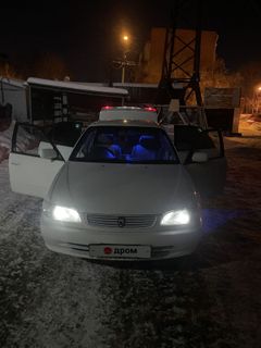 Седан Toyota Corolla 2000 года, 380000 рублей, Омск