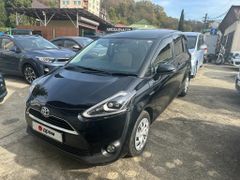 Минивэн или однообъемник Toyota Sienta 2017 года, 1500000 рублей, Сочи
