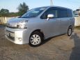    Toyota Voxy 2012 , 925000 , 