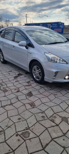 Минивэн или однообъемник Toyota Prius Alpha 2013 года, 1300000 рублей, Артём