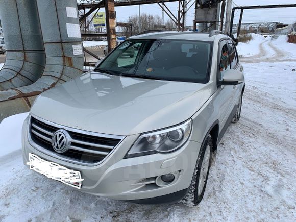 SUV   Volkswagen Tiguan 2010 , 680000 , 