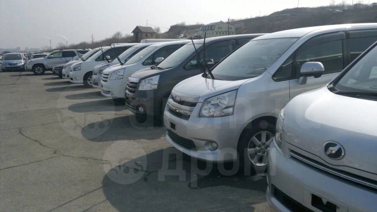    Toyota Noah 2009 , 645000 , 