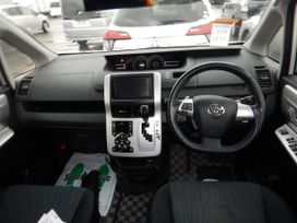    Toyota Noah 2011 , 975000 , --