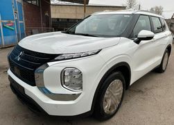 SUV или внедорожник Mitsubishi Outlander 2022 года, 3200000 рублей, Омск