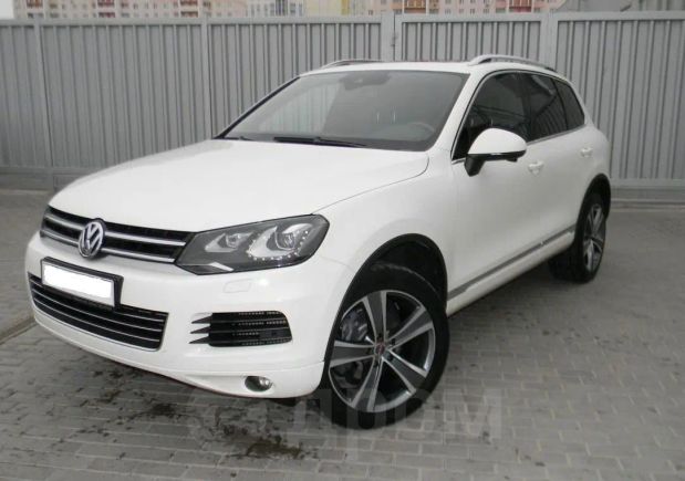 SUV   Volkswagen Touareg 2011 , 2200000 , --