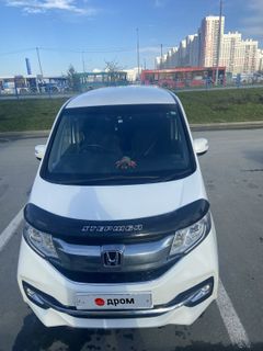 Минивэн или однообъемник Honda Stepwgn 2016 года, 2350000 рублей, Екатеринбург