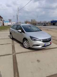 Универсал Opel Astra 2018 года, 1485000 рублей, Саяногорск