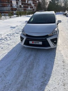 Минивэн или однообъемник Toyota Prius Alpha 2016 года, 1850000 рублей, Хабаровск
