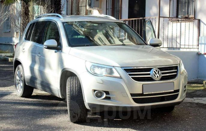 SUV   Volkswagen Tiguan 2011 , 875000 , 