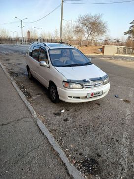 Минивэн или однообъемник Toyota Ipsum 2000 года, 515000 рублей, Чита