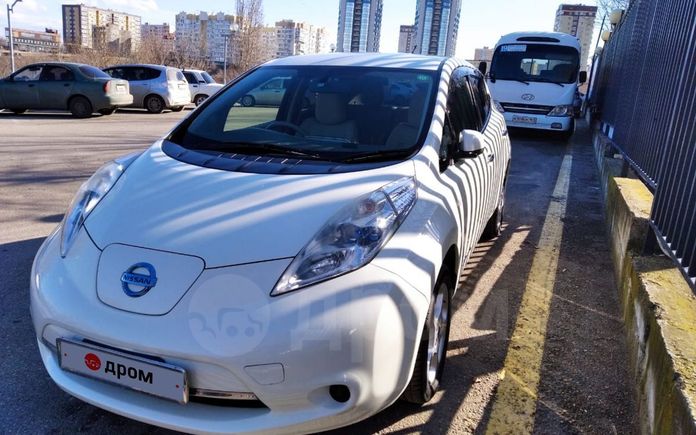  Nissan Leaf 2011 , 389000 , 