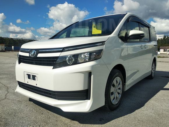    Toyota Voxy 2017 , 1400000 , 