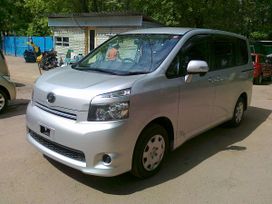    Toyota Voxy 2009 , 835000 , 