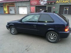 Хэтчбек 3 двери Toyota Corolla II 1998 года, 220000 рублей, Барнаул