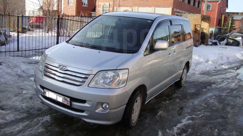    Toyota Noah 2003 , 500000 , 