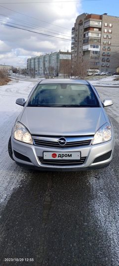Седан Opel Astra Family 2011 года, 710000 рублей, Ачинск
