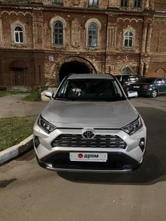 SUV или внедорожник Toyota RAV4 2021 года, 3995000 рублей, Киров