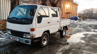 Бортовой грузовик Toyota Hiace 1995 года, 600000 рублей, Уссурийск