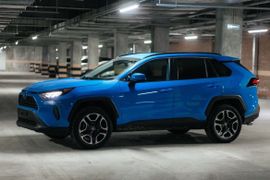 SUV или внедорожник Toyota RAV4 2021 года, 3799000 рублей, Тюмень