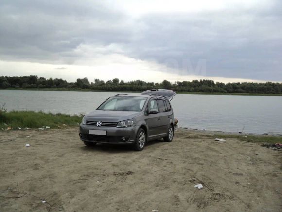    Volkswagen Touran 2011 , 750000 , 