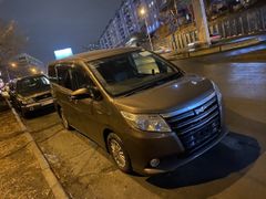 Минивэн или однообъемник Toyota Noah 2015 года, 1850000 рублей, Якутск