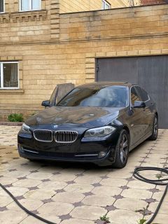 Седан BMW 5-Series 2010 года, 1550000 рублей, Махачкала