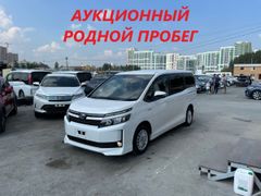 Минивэн или однообъемник Toyota Voxy 2014 года, 2077000 рублей, Екатеринбург