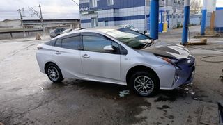Лифтбек Toyota Prius 2017 года, 1800000 рублей, Пермь