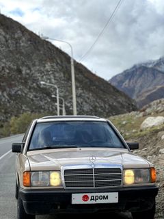 Седан Mercedes-Benz 190 1984 года, 450000 рублей, Горно-Алтайск