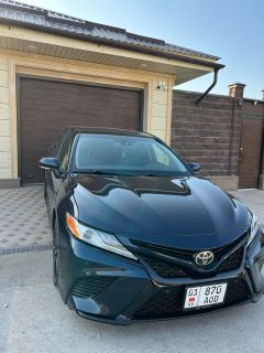 Седан Toyota Camry 2018 года, 2800000 рублей, Омск