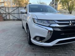 SUV или внедорожник Mitsubishi Outlander 2017 года, 2720000 рублей, Уссурийск