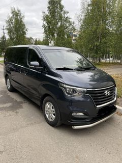 Минивэн или однообъемник Hyundai H1 2018 года, 3100000 рублей, Нефтеюганск