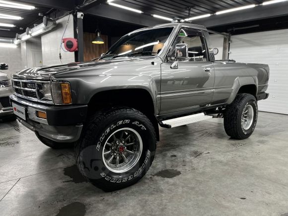  3  Toyota Hilux Surf 1986 , 1500000 , 