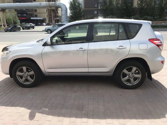 SUV   Toyota RAV4 2012 , 989000 , 