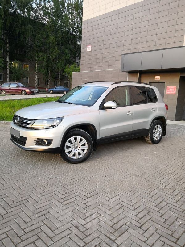 SUV   Volkswagen Tiguan 2011 , 800000 , 