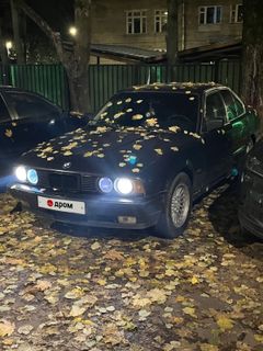 Седан BMW 5-Series 1990 года, 135000 рублей, Москва