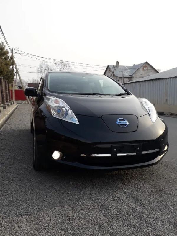  Nissan Leaf 2011 , 425000 , 