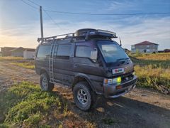Минивэн или однообъемник Nissan Caravan 1994 года, 350000 рублей, Хабаровск