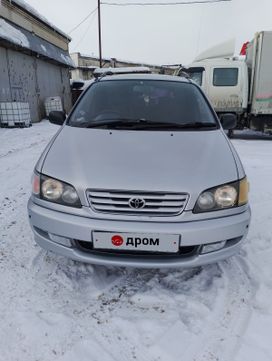 Минивэн или однообъемник Toyota Ipsum 1997 года, 530000 рублей, Магадан