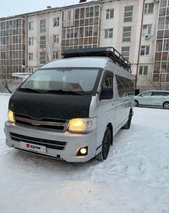 Минивэн или однообъемник Toyota Hiace 2010 года, 1600000 рублей, Якутск