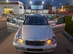 Седан Mercedes-Benz C-Class 2002 года, 500000 рублей, Сургут