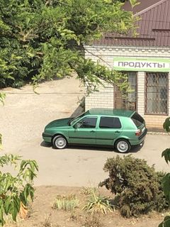 Хэтчбек Volkswagen Golf 1992 года, 400000 рублей, Буденновск