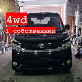 Минивэн или однообъемник Toyota Voxy 2010 года, 1600000 рублей, Прокопьевск