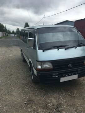    Toyota Hiace 2001 , 450000 , --