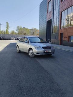 Хэтчбек Toyota Corolla 2003 года, 310000 рублей, Омск