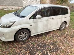 Минивэн или однообъемник Toyota Isis 2010 года, 1350000 рублей, Белово